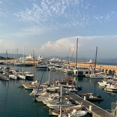 Escapade Antiboise Avec Parking Inclus