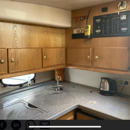 Botel Escapade Antiboise Avec Parking Inclus *