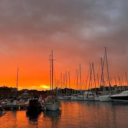 Botel Escapade Antiboise Avec Parking Inclus Antibes