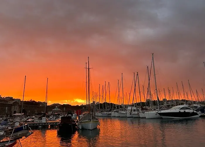 Bateau-hôtel Escapade Antiboise Avec Parking Inclus Antibes