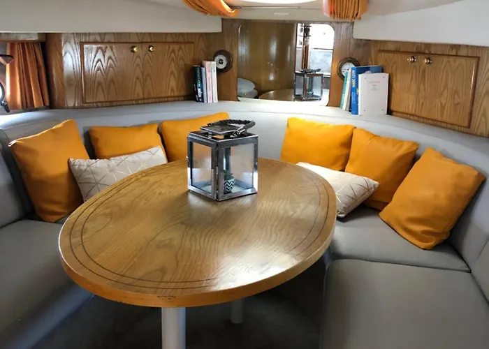 Escapade Antiboise Avec Parking Inclus Bateau-hôtel